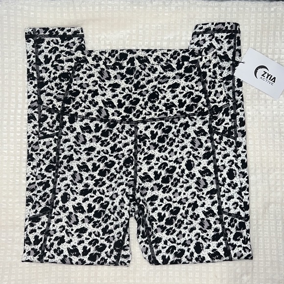 Zyia snow leopard leggings - Picture 2 of 4